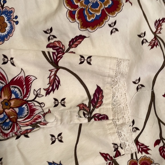 Monica Floral Blouse - Picture 2 of 4